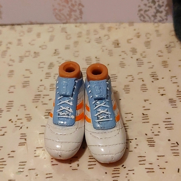 MGA Bratz Boys Running Shoes and Jean Messenger Bag - Picture 3 of 4